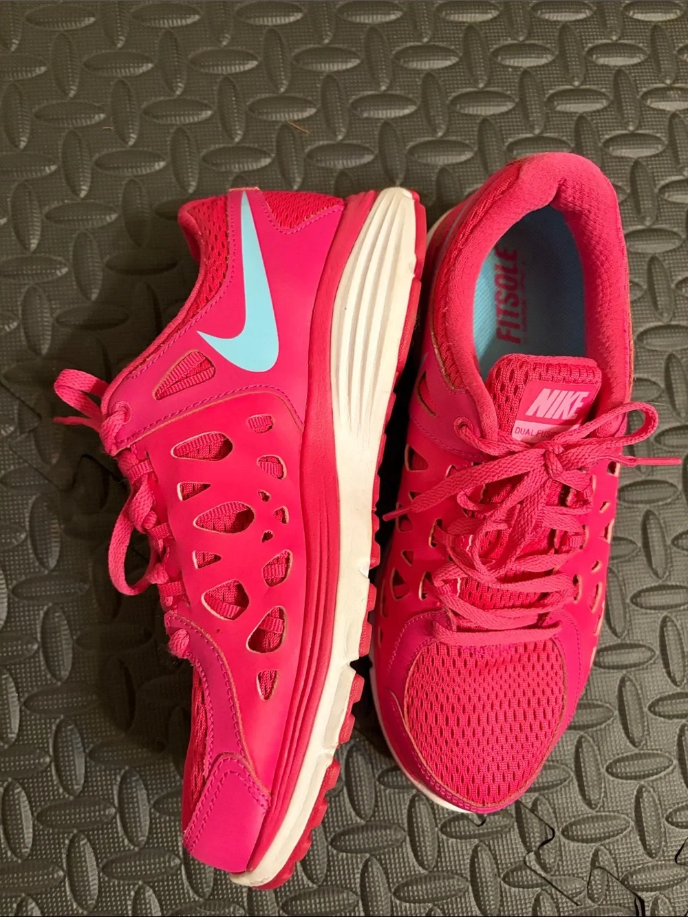 Dual Fusion Nike Women’s Bright Pink Athletic rynning Lace-Up Sneakers